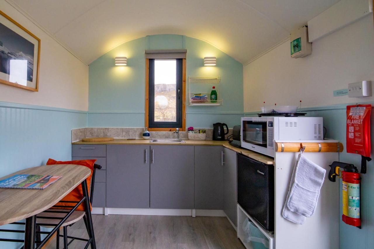 Inchnadamph Explorers Lodge エクステリア 写真