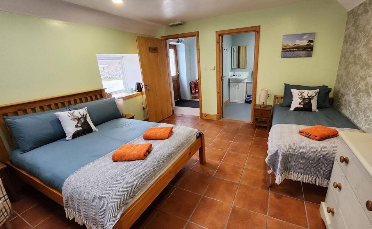 Inchnadamph Explorers Lodge エクステリア 写真